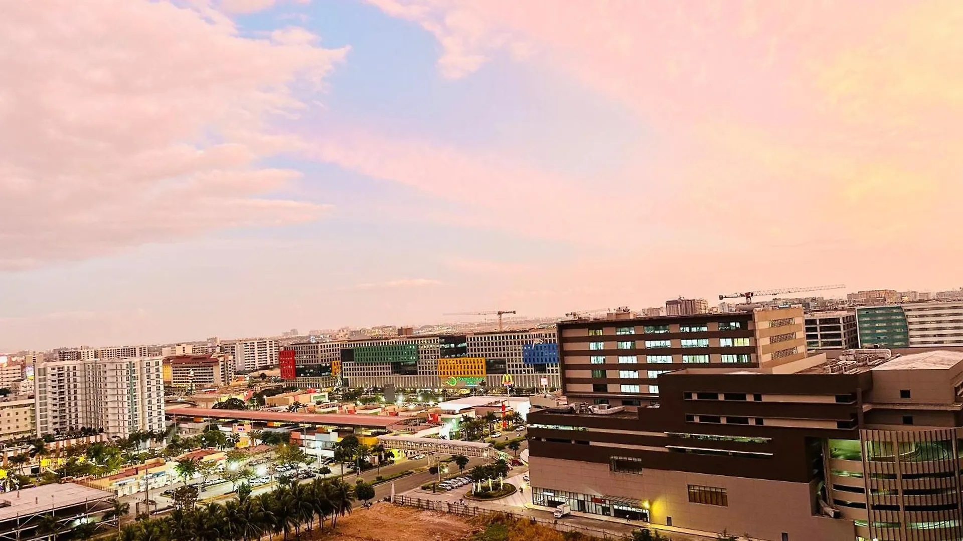 Condo In Moa Manila 0*,