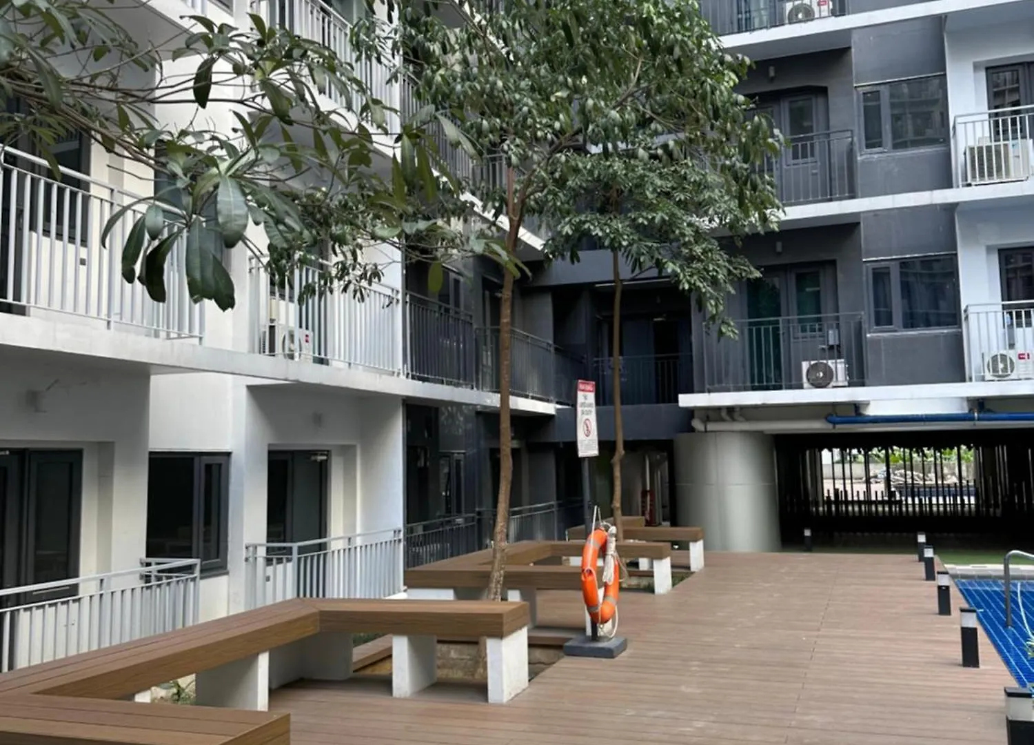 Condo In Moa Manila Apartment